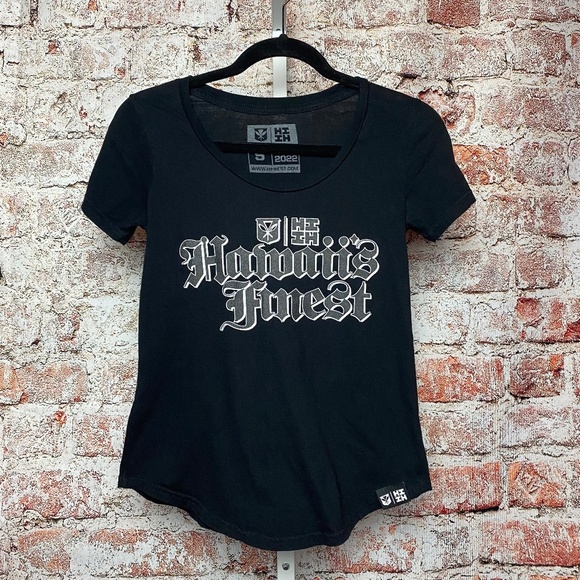 Hawaiiʻs Finest Womenʻs Scoop Neck Logo T-shirt Small - Picture 1 of 3